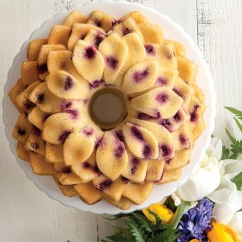 Nordic Ware Bakform Blossom Bundt® Pan - Hus-modern.se