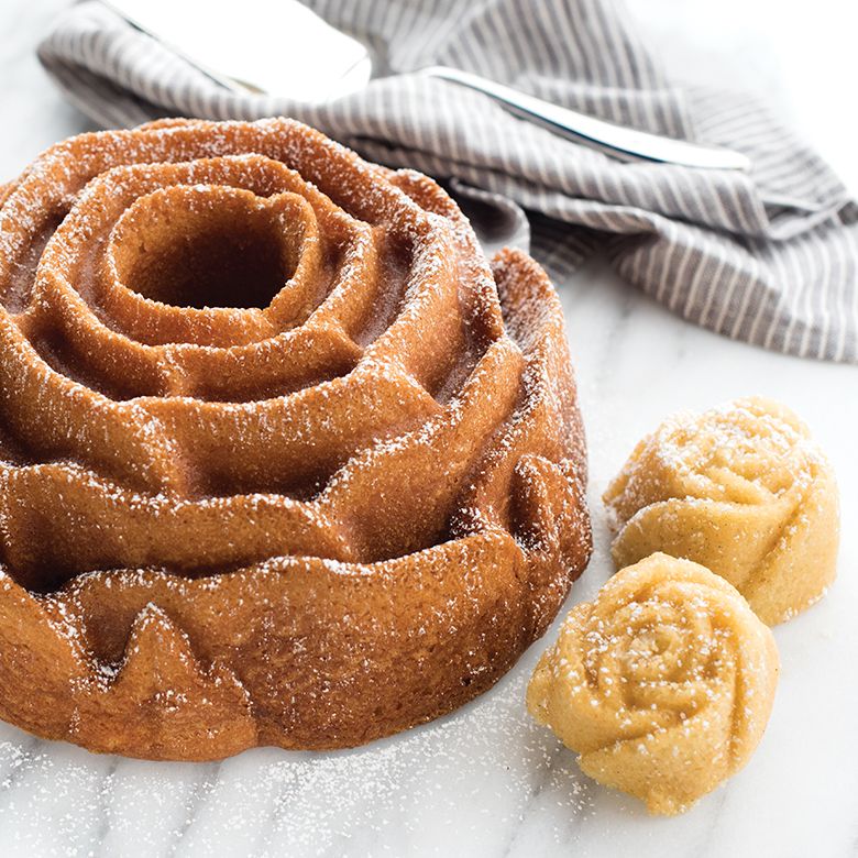 Nordic Ware Bakform Rose Bundt® Pan Platinum - Hus-modern.se