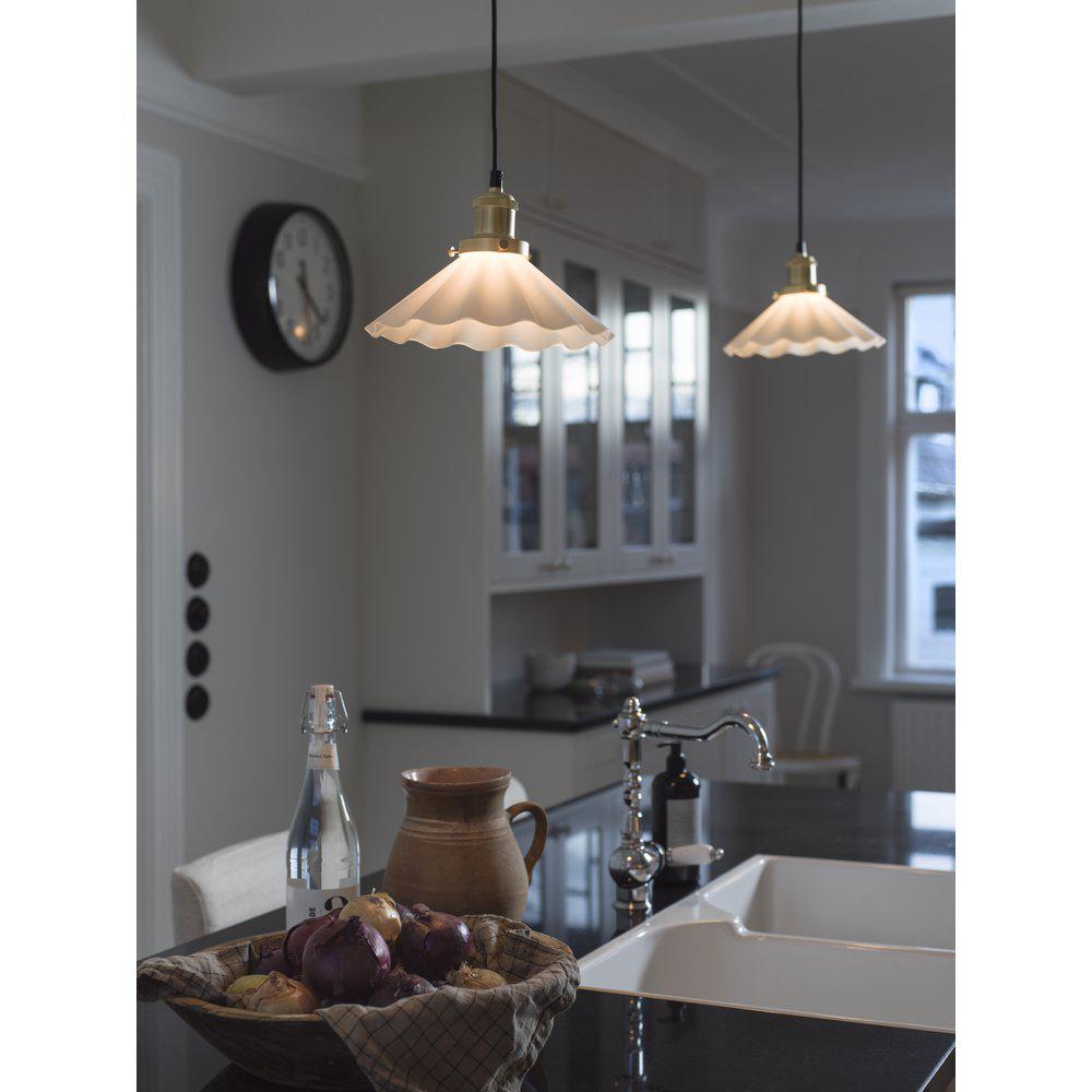 Veckad Skomakarlampa vit 24 cm - Hus-modern.se