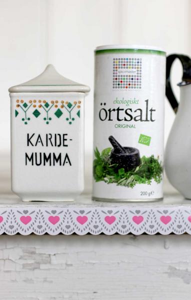 Hyllremsa - Spets med rosa hjärtan - Hus-modern.se